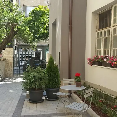 5 Vintage Hostel