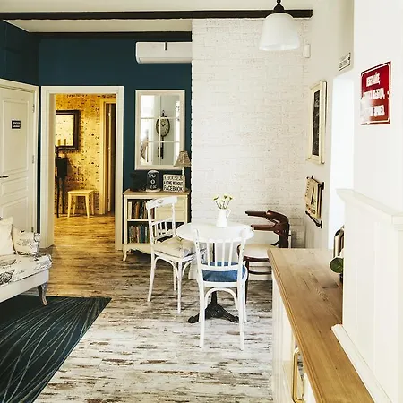 5 Vintage Hostel